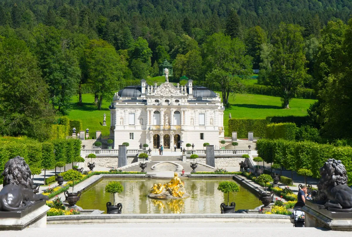 Neuschwanstein & Linderhof Castles: Guided Tour from Munich